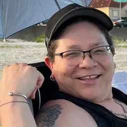 Avatar for Holly Dumas